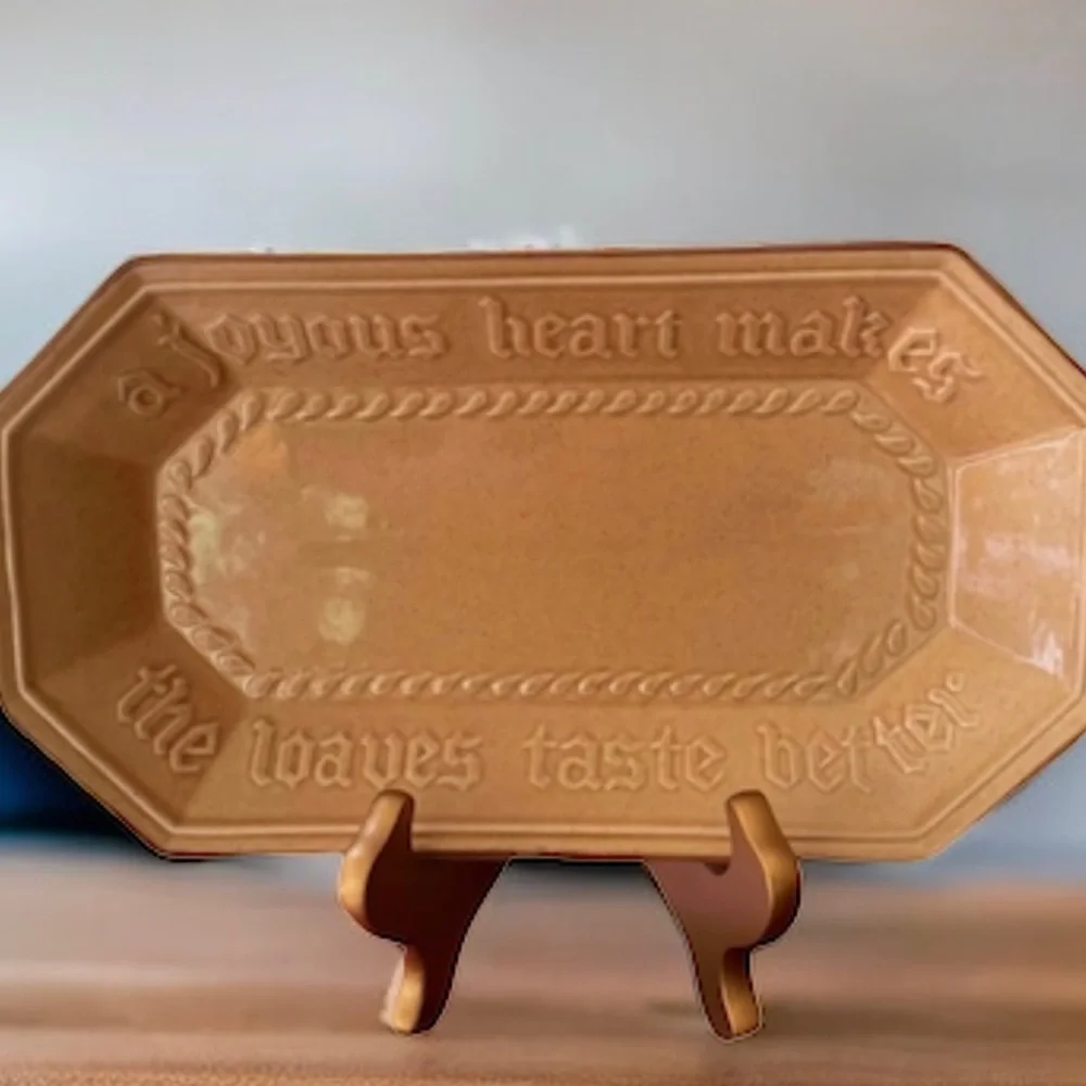 Pfaltzgraff Village 528 Bread Tray